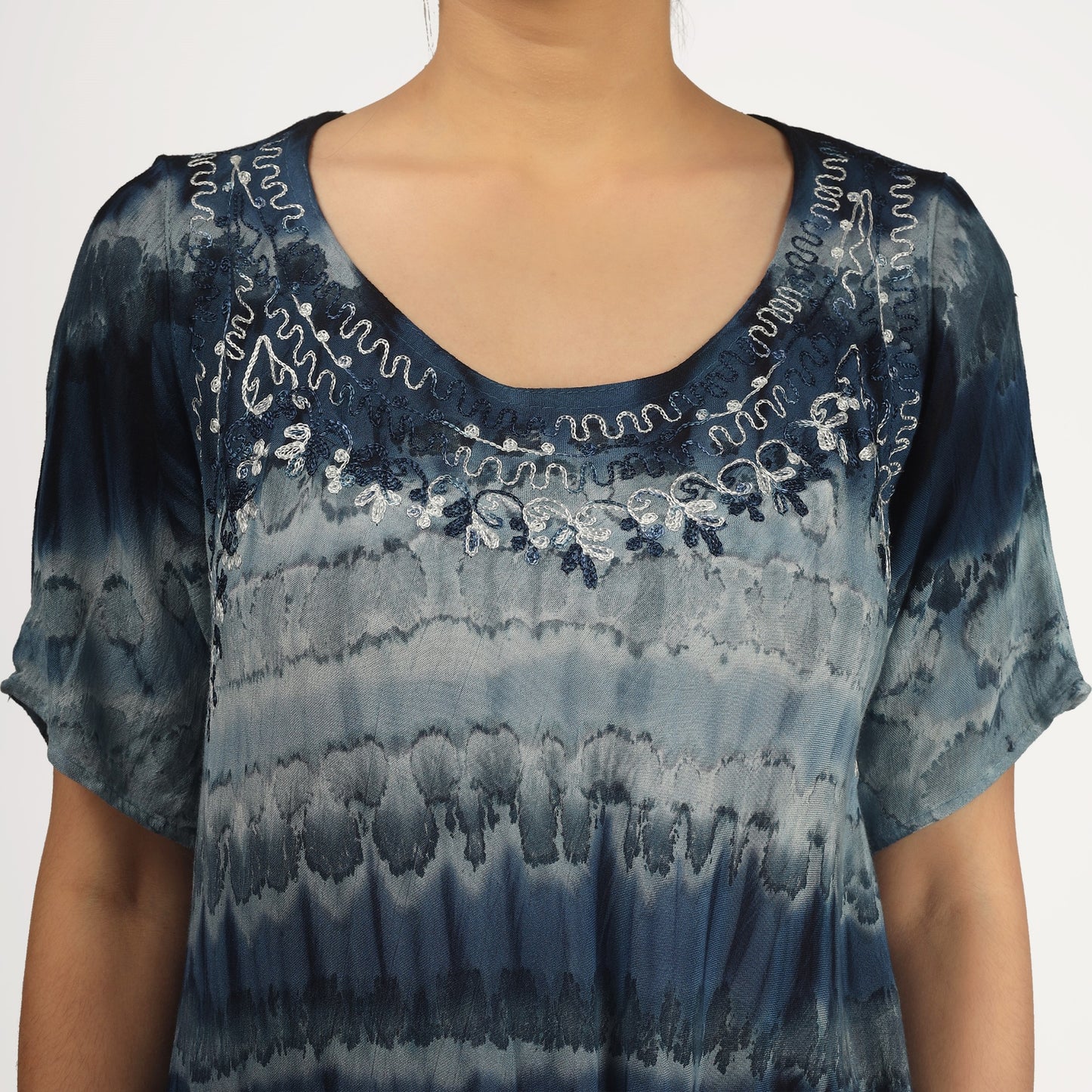 Earthen Threads Boho Summers Tie-Dye Embroidered Poncho Top Free Size